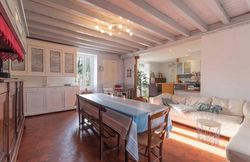 Ledeuix House | Holiday Home 'La Maison Du Soleil Avec Bain à Remous 6p' with Terrace and Air Conditioning