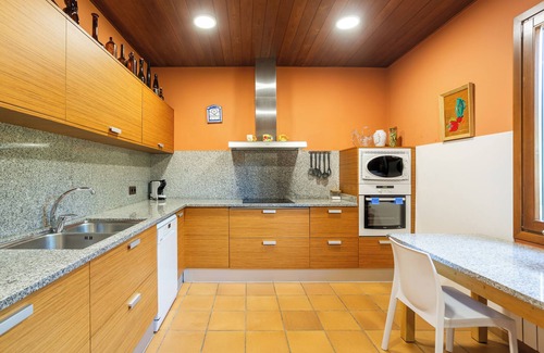 Viladrau House | Holiday Home 'La Montse' with Mountain View, Private Pool and Wi-Fi