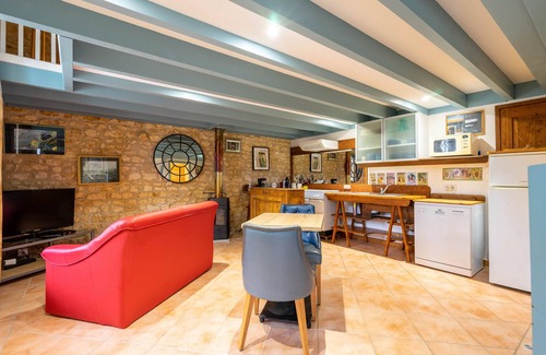 Gemozac House | Holiday Home 'La Source - Gîtes De La Tournerie' with Shared Pool, Shared Garden and Wi-Fi