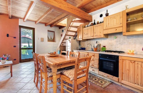Cosio Valtellino House | Holiday Home 'Lake and Mountain Holiday' with Mountain View, Private Garden and Wi-Fi