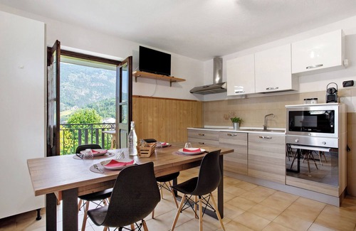 Plan D'introd House | Holiday Home 'Le Cré Appartamento 3' with Mountain View, Shared Garden and Wi-Fi