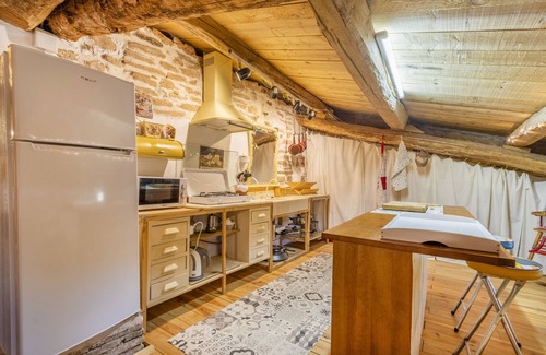 Artesa de Segre House | Holiday Home 'Les Orenetes' with Mountain View, Wi-Fi and Air Conditioning