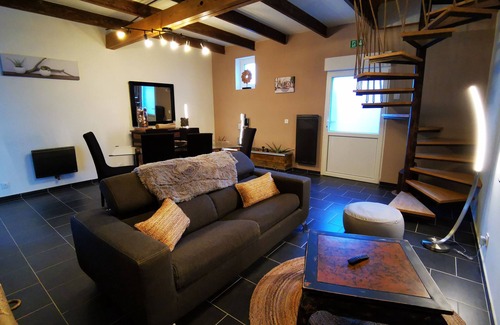 Villers-Pol House | Holiday Home 'Le Gai Lo Gite' with Private Garden and Wi-Fi