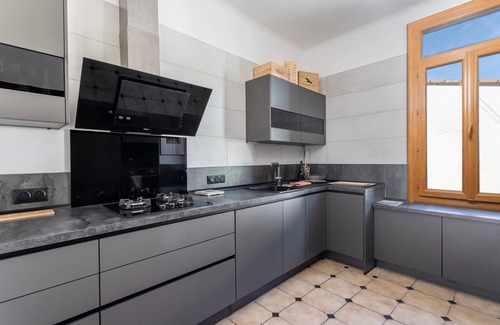 Villemolaque House | Holiday Home 'Lina' with Private Terrace, Wi-Fi and Air Conditioning