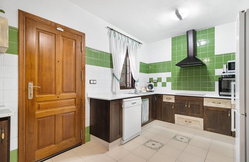 Orihuela House | Holiday Home 'Lo Colorao' with Mountain View, Wi-Fi and Air Conditioning