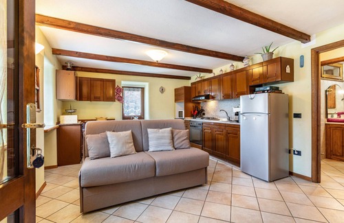 Nus House | Holiday Home 'Lo Sondzo' with Mountain View, Shared Terrace and Wi-Fi