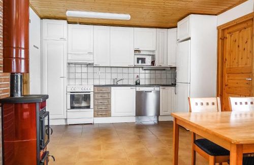 Utsjoki House | Holiday Home Lomahuoneisto b by Interhome