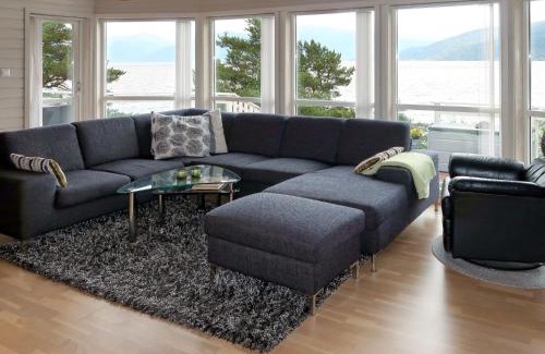 Vik House | Holiday Home Lyktvorholmen - FJS618 by Interhome