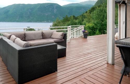 Vik House | Holiday Home Lyktvorholmen - FJS618 by Interhome