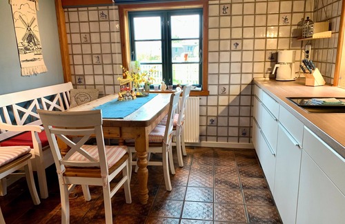 Nordermeldorf House | Holiday Home 'Müllerhaus Von 1860' with Private Garden and Wi-Fi