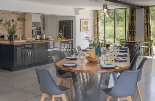 La Touche House | Holiday Home 'Magnifique' with Mountain View, Wi-Fi and Air Conditioning