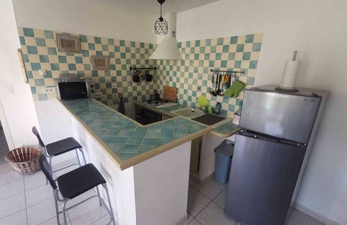 Saint-Ambroix House | Holiday Home 'Maison Ensoleillée Au Calme' with Shared Pool, Private Garden and Balcony