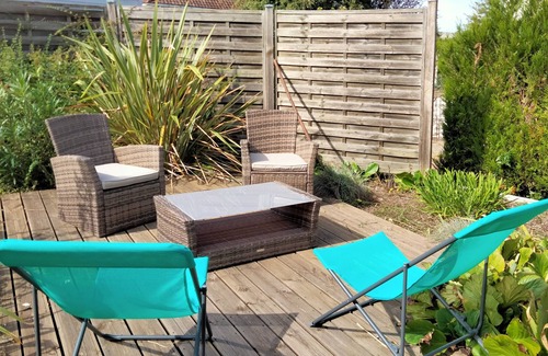 Bourges House | Holiday Home 'Maison Au 19' with Shared Terrace, Shared Garden and Wi-Fi