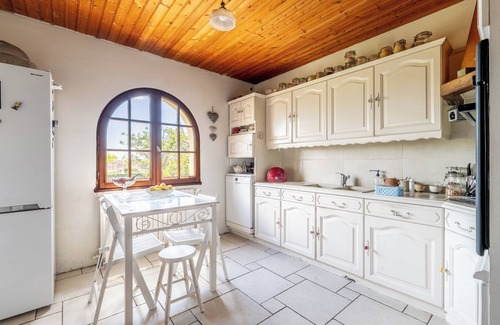 Ste Marie sur Mer House | Holiday Home 'Maison Avec Jardin Proche Mer' with Private Garden and Wi-Fi