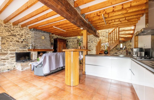 Renac House | Holiday Home 'Maison Proche La Gacilly' with Private Garden and Wi-Fi