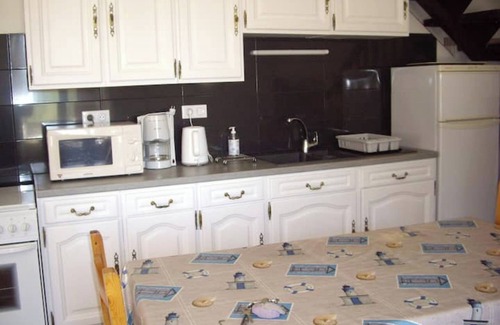 Bages House | Holiday Home 'Maison Vacances Mer' with Lake View and Private Terrace
