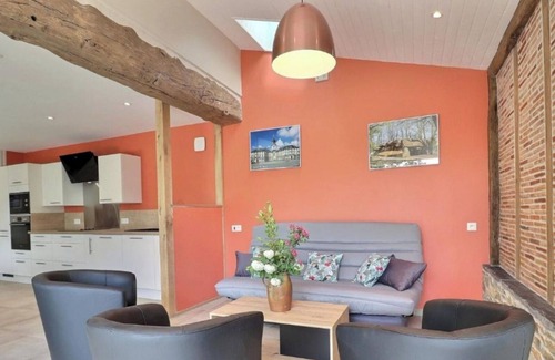 Amanlis House | Holiday Home 'Maison' with Private Terrace and Wi-Fi