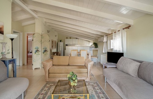 Kalligoni House | Holiday Home 'Margetina's House' with Mountain View, Shared Terrace and Air Conditioning