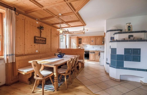 Mendel Pass House | Holiday Home 'Mendelhaus' with Mountain View, Private Garden and Wi-Fi