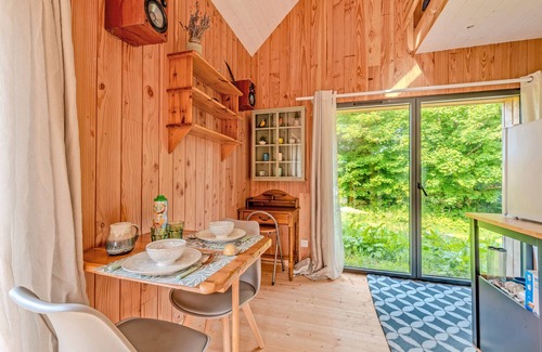 Saint-Rivoal House | Holiday Home 'Mini-maison Bois' with Private Terrace and Private Garden