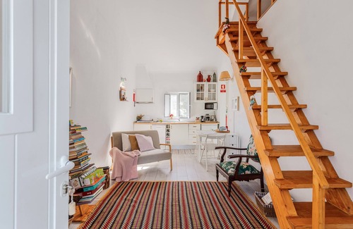 Santiago do Escoural House | Holiday Home 'Monte Da Masmorra De Baixo- Alecrim' with Shared Pool, Shared Garden and Wi-Fi