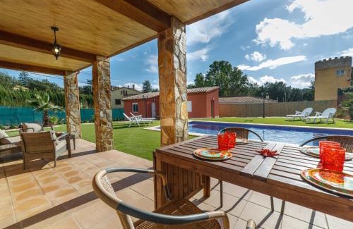 Can Carbonell House | Holiday Home Montverde by Interhome