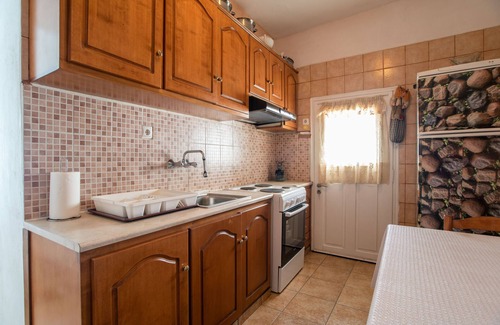 Vivlos House | Holiday Home 'Naxos Family House In Vivlos' with Sea View, Wi-Fi and Air Conditioning