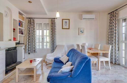 Valencina de la Concepcion House | Holiday Home near Sevilla with Pool