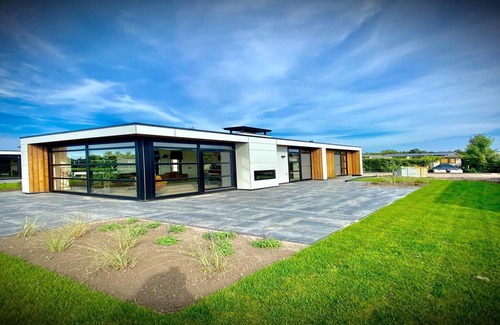 Loosdrecht House | Holiday Home in Loosdrecht on the Water