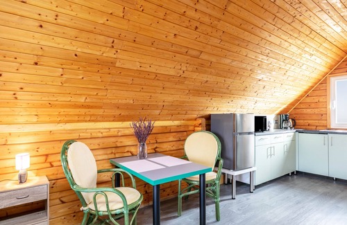 Niederfinow House | Holiday Home 'Obergeschoss' with Balcony and Wi-Fi