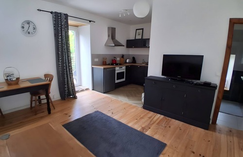 Langoelan House | Holiday Home 'Orchid' with Private Terrace, Private Garden and Wi-Fi