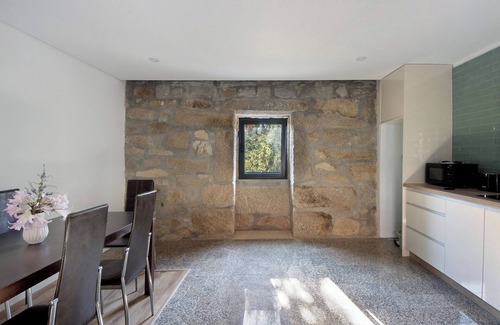 Marco de Canaveses Villa | Holiday Home 'Nature Stone and Villas - Casa 5' Mountain View, Shared Garden and Air Conditioning