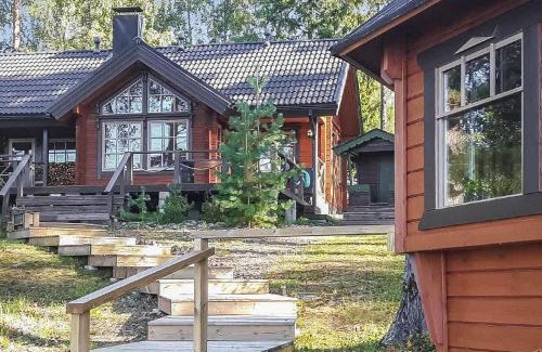 Rantasalmi House | Holiday Home Puolen hehtaarin metsä by Interhome