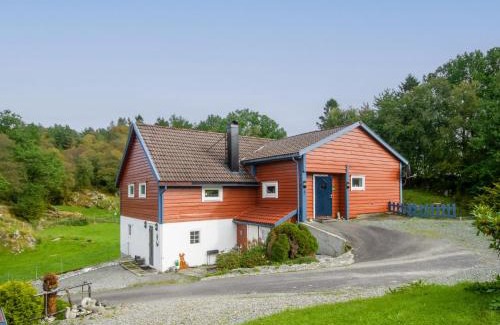 Tysnes House | Holiday Home Rødehuset by Interhome