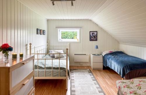 Tysnes House | Holiday Home Rødehuset by Interhome