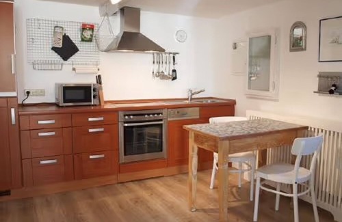 Witzwort House | Holiday Home 'Reetdachhaus Auf Eiderstedt' with Private Terrace and Wi-Fi