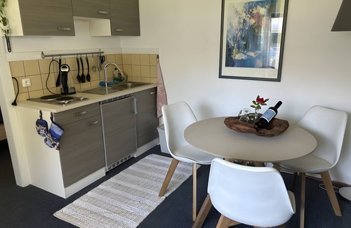 Katzhutte House | Holiday Home 'Rosenberg' with Mountain View, Private Terrace and Wi-Fi