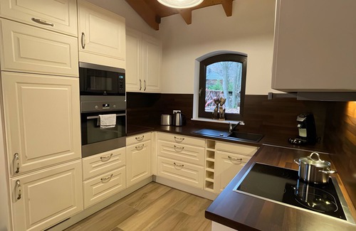 Stromberg House | Holiday Home 'Schindeldorf' with Private Terrace, Private Garden and Wi-Fi