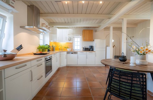 Uelvesbull House | Holiday Home 'Sommerland' with Private Garden and Wi-Fi