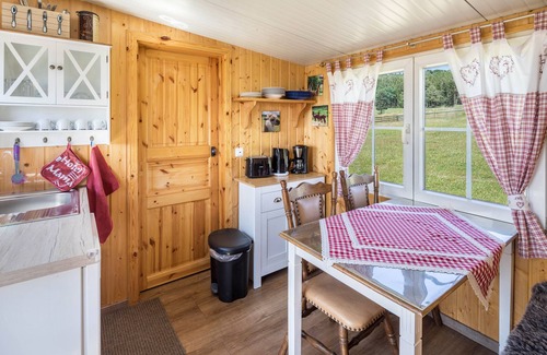Willofs House | Holiday Home 'Tinyhouse Alpakawiese' with Private Terrace and Shared Garden