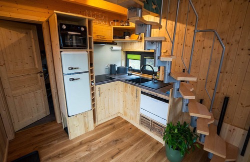Finsternthal House | Holiday Home 'Tinyhouse C' with Mountain View, Private Terrace and Wi-Fi