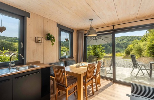Kickenbach House | Holiday Home 'Traumblick' with Mountain View, Private Terrace and Wi-Fi