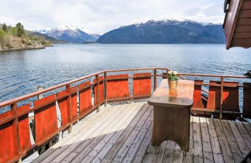 Balestrand House | Holiday Home Tussviki - FJS020 by Interhome