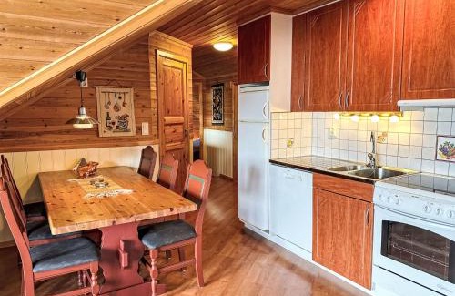 Balestrand House | Holiday Home Tussviki - FJS020 by Interhome