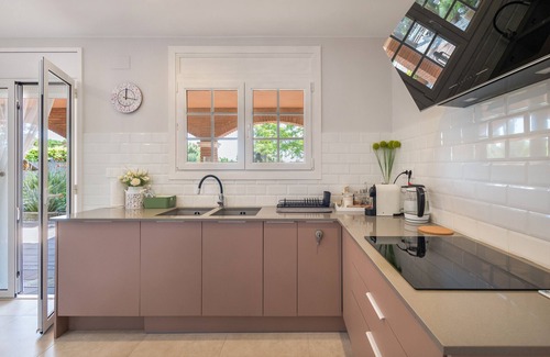 Pacs del Penedes House | Holiday Home 'Vineyard Vista Retreat - Casa Rural' with Vineyard View and Air Conditioning