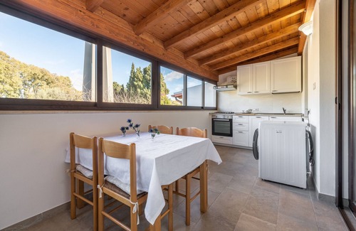 Torre degli Ulivi House | Holiday Home 'Villa Eleonora Residence App To 1' with Shared Pool, Wi-Fi and Air Conditioning