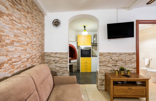 Sant'Isidoro House | Holiday Home 'Villa Gaudì - Batllò' with Private Terrace, Wi-Fi and Air Conditioning