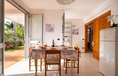 San Foca House | Holiday Home 'Villetta Blu Love San Foca' with Private Terrace, Wi-Fi and Air Conditioning