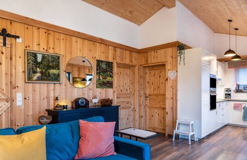Grebenhain House | Holiday Home 'Vogelsberger Zirbenstüberl' with Mountain View, Wi-Fi and Air Conditioning
