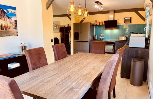 Capdrot House | Holiday Home with Aircon and Private Heated Pool - 40 Minutes from Bergerac